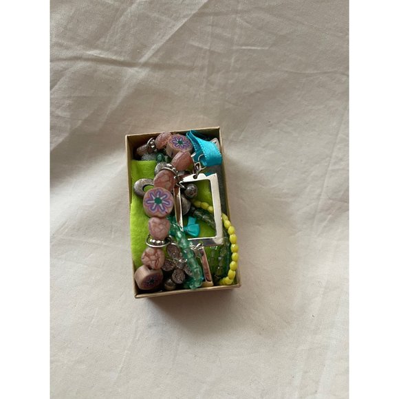 3 Bracelets and a pin - Beaded Colorful Bracelets / Ribbon Rectangle Bracelet - Picture 11 of 12